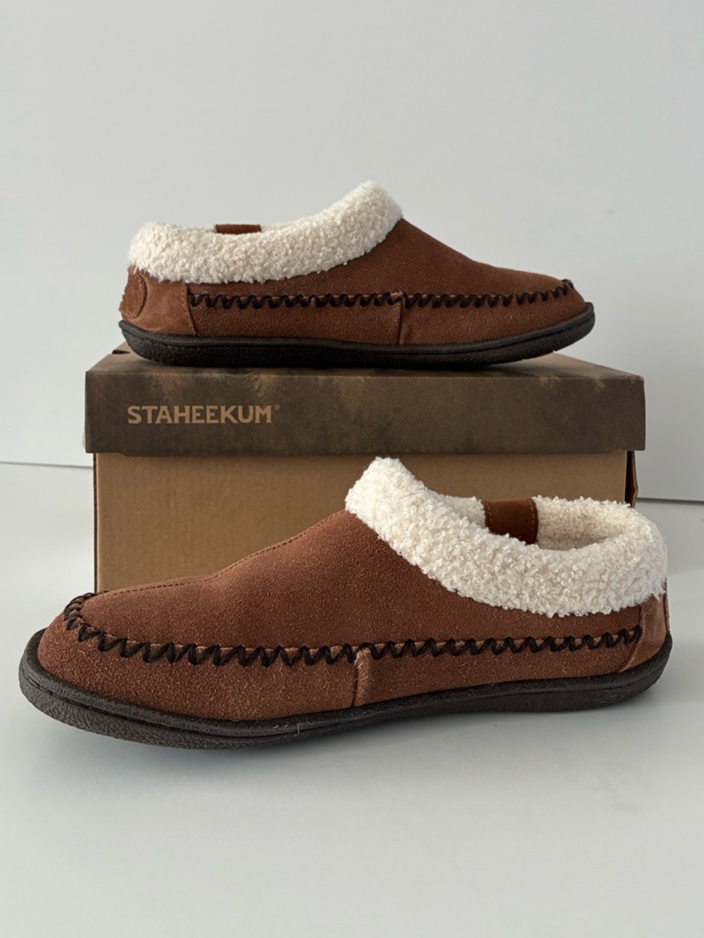 Staheekum Soothe Slipper size 9 - EUC
Brown Suede - Picture 2 of 8